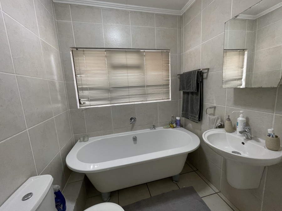 2 Bedroom Property for Sale in Glenvista Gauteng