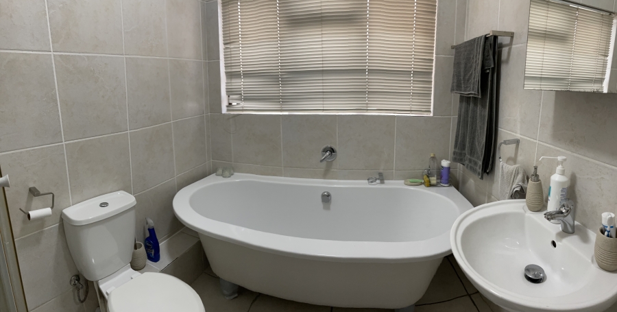 2 Bedroom Property for Sale in Glenvista Gauteng