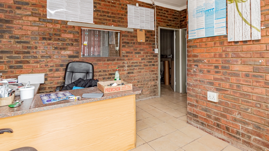 Commercial Property for Sale in Anderbolt Gauteng