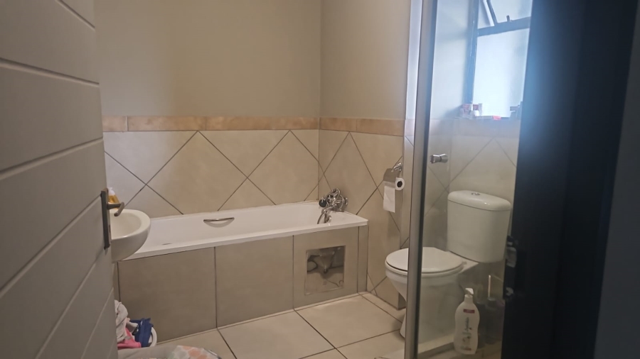 2 Bedroom Property for Sale in Glen Austin Gauteng
