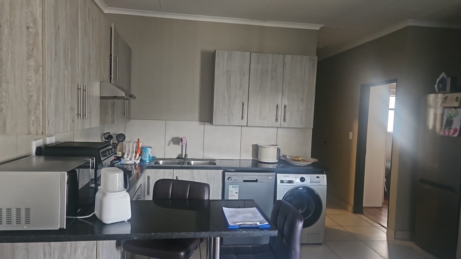 2 Bedroom Property for Sale in Glen Austin Gauteng
