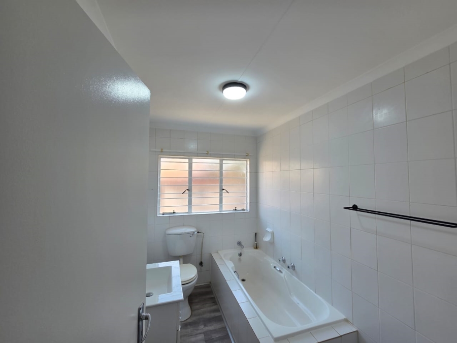 4 Bedroom Property for Sale in Annlin Gauteng