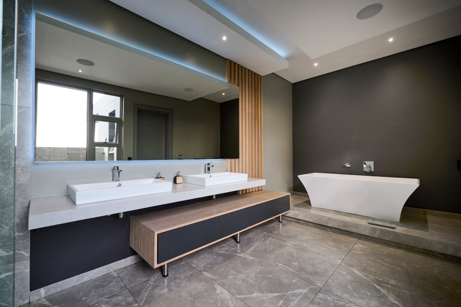 4 Bedroom Property for Sale in Waterfall Country Estate Gauteng