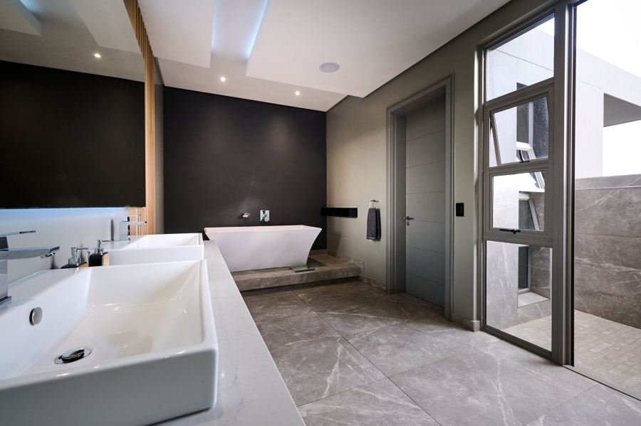 4 Bedroom Property for Sale in Waterfall Country Estate Gauteng