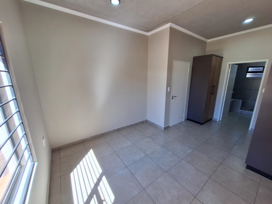 2 Bedroom Property for Sale in Rietvalleirand Gauteng