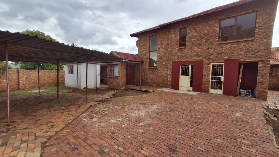 3 Bedroom Property for Sale in Dunnottar Gauteng