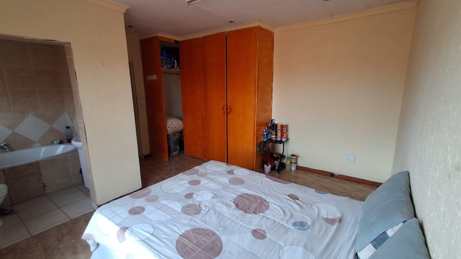 3 Bedroom Property for Sale in Dunnottar Gauteng