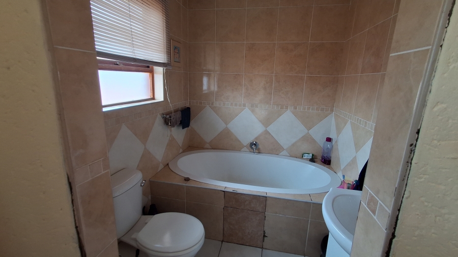 3 Bedroom Property for Sale in Dunnottar Gauteng