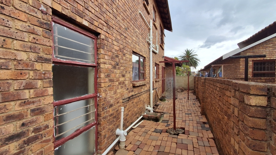 3 Bedroom Property for Sale in Dunnottar Gauteng