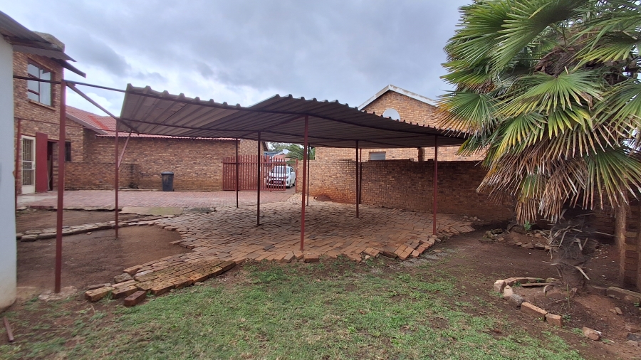 3 Bedroom Property for Sale in Dunnottar Gauteng
