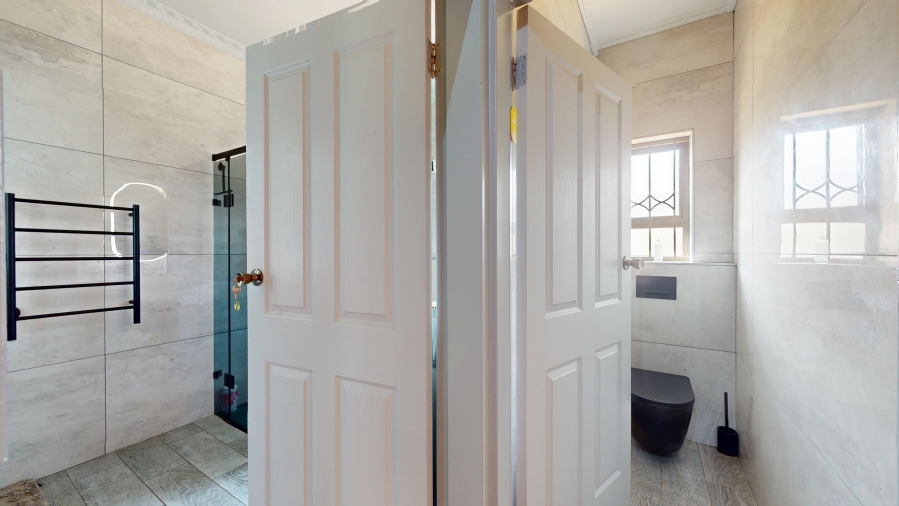 5 Bedroom Property for Sale in Primrose Hill Gauteng