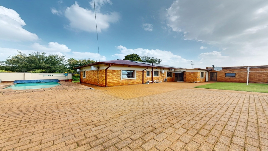 5 Bedroom Property for Sale in Primrose Hill Gauteng