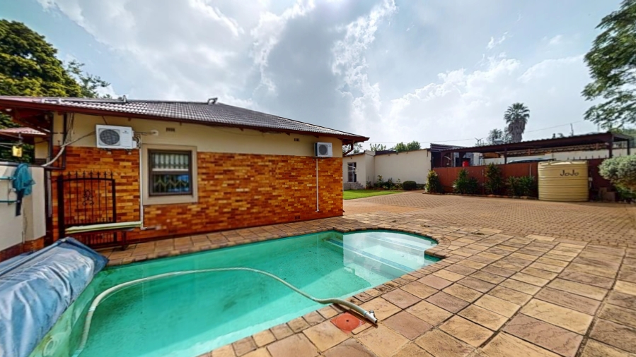 5 Bedroom Property for Sale in Primrose Hill Gauteng