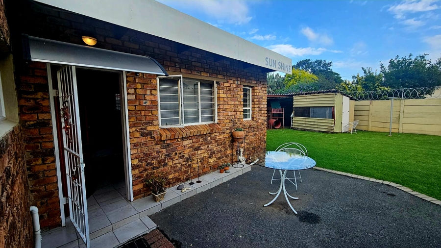 To Let 1 Bedroom Property for Rent in Brackenhurst Gauteng