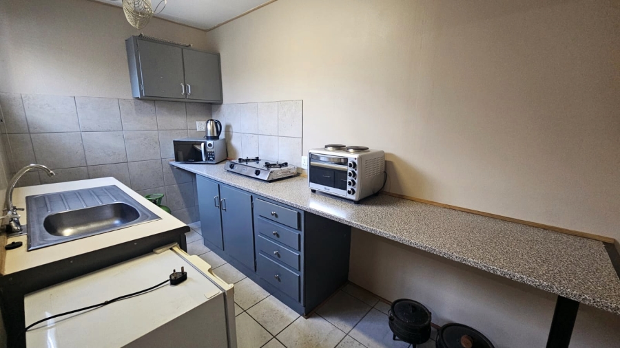 To Let 1 Bedroom Property for Rent in Brackenhurst Gauteng