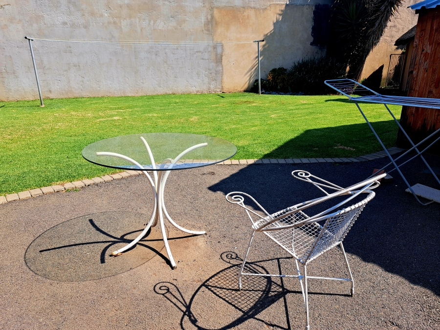 To Let 1 Bedroom Property for Rent in Brackenhurst Gauteng