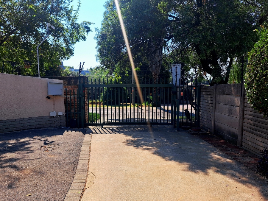 To Let 1 Bedroom Property for Rent in Brackenhurst Gauteng