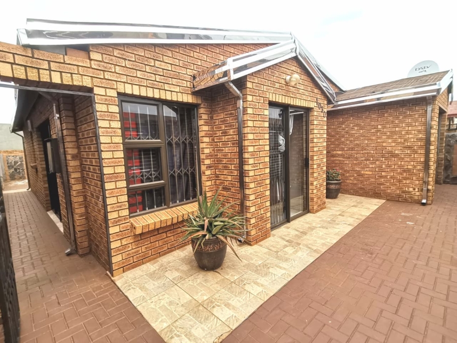 2 Bedroom Property for Sale in Tokoza Gauteng