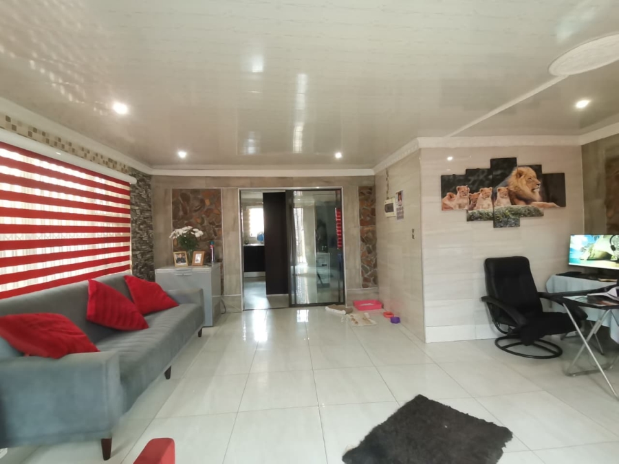 2 Bedroom Property for Sale in Tokoza Gauteng