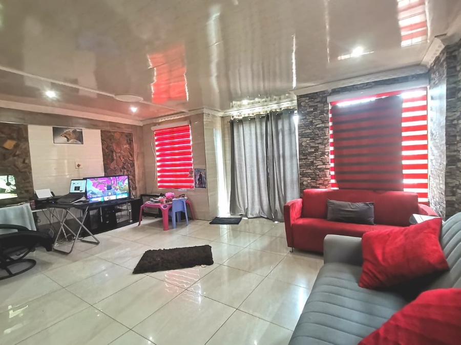 2 Bedroom Property for Sale in Tokoza Gauteng