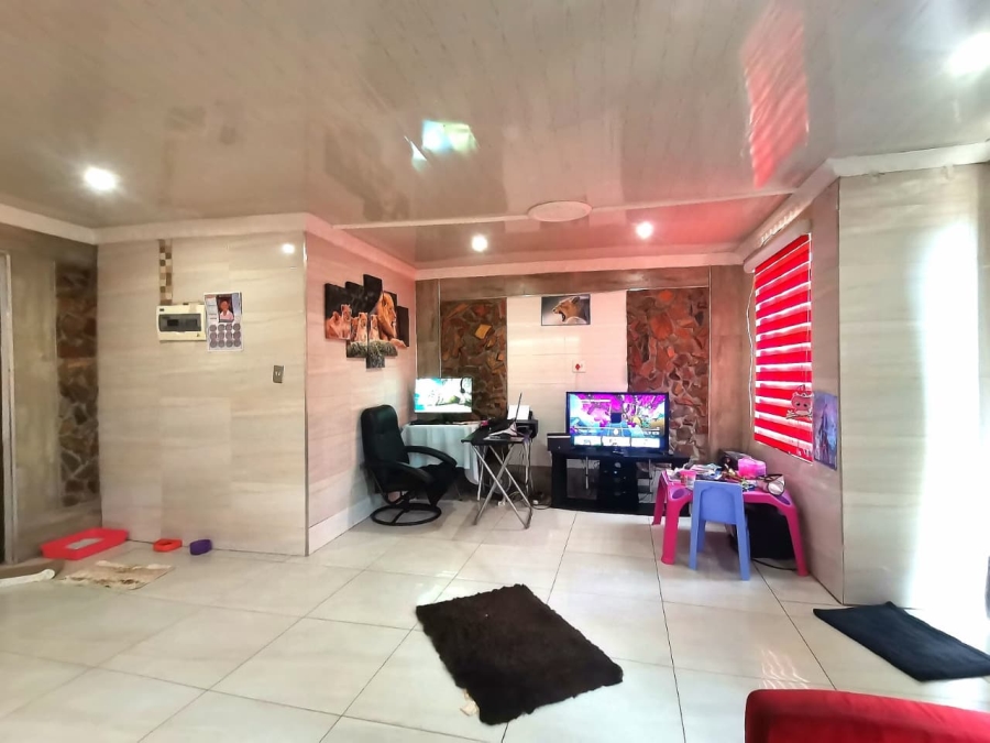 2 Bedroom Property for Sale in Tokoza Gauteng