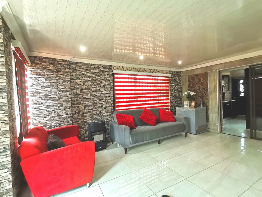 2 Bedroom Property for Sale in Tokoza Gauteng