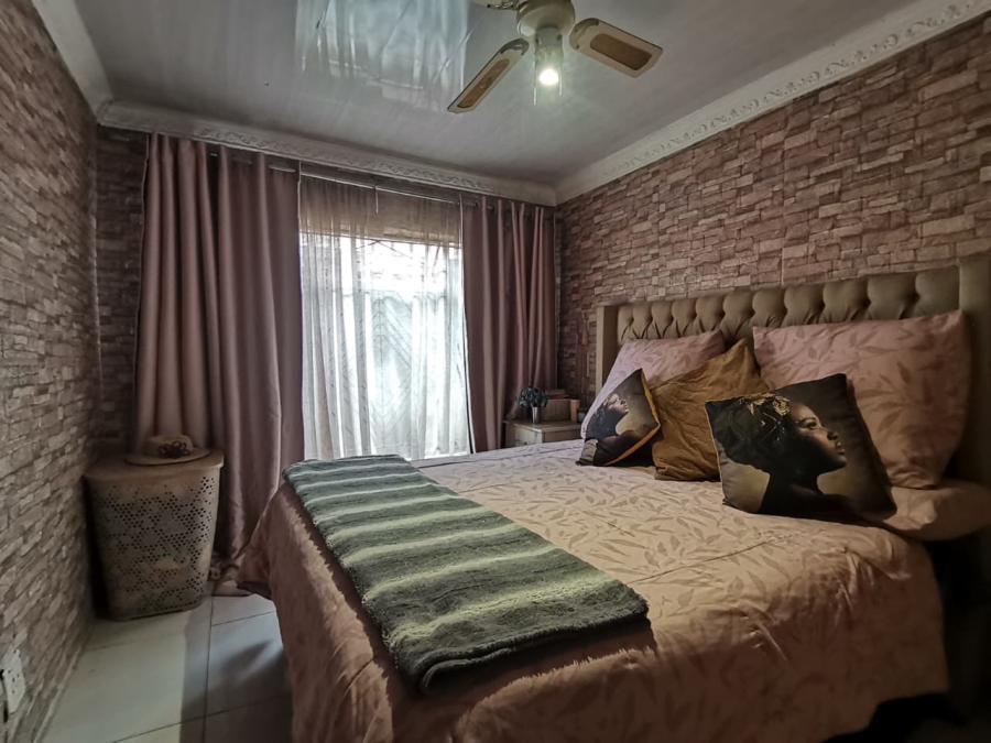 2 Bedroom Property for Sale in Tokoza Gauteng