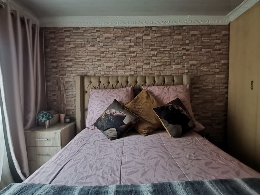 2 Bedroom Property for Sale in Tokoza Gauteng