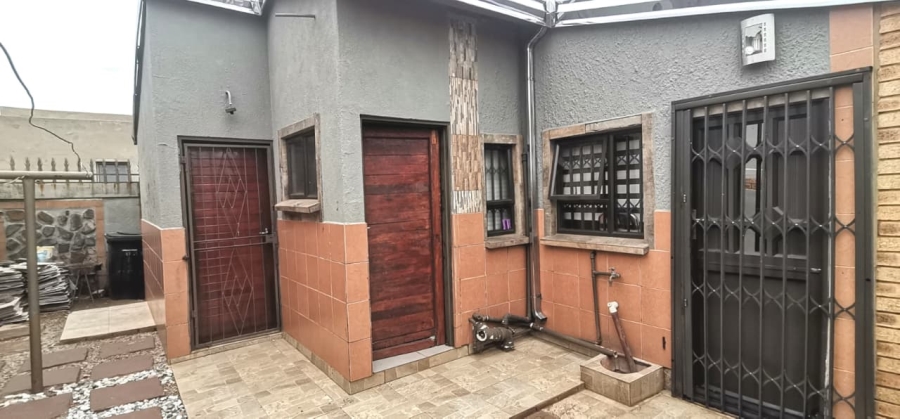 2 Bedroom Property for Sale in Tokoza Gauteng