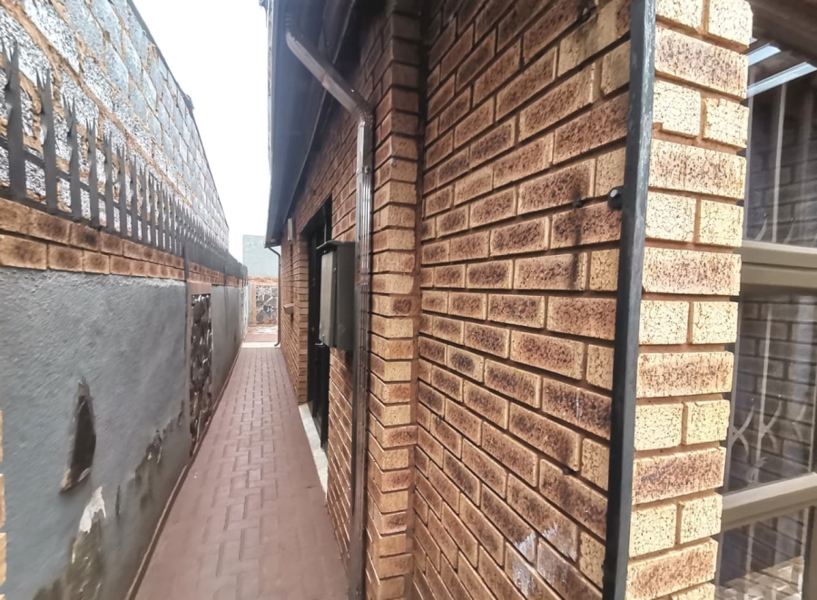 2 Bedroom Property for Sale in Tokoza Gauteng