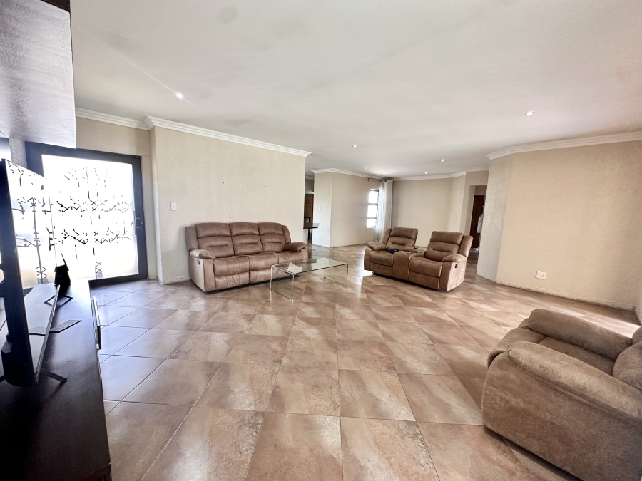 3 Bedroom Property for Sale in Thatchfield Estate Gauteng