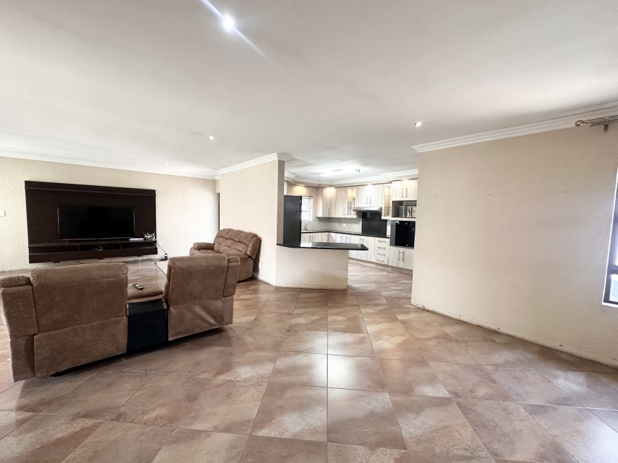 3 Bedroom Property for Sale in Thatchfield Estate Gauteng