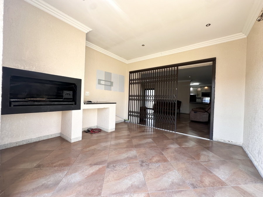 3 Bedroom Property for Sale in Thatchfield Estate Gauteng