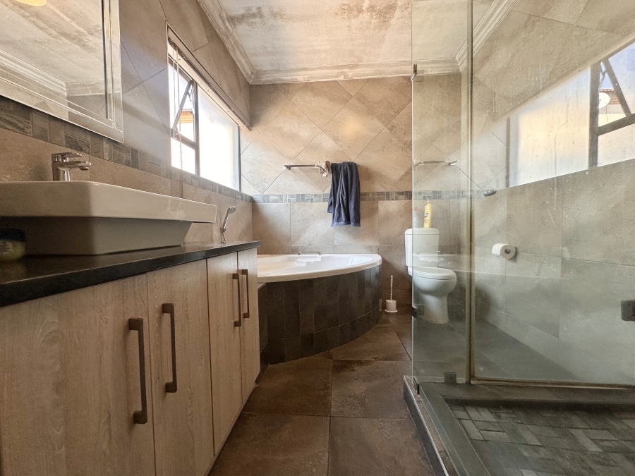 3 Bedroom Property for Sale in Thatchfield Estate Gauteng