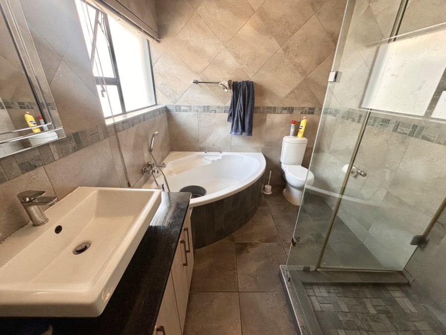 3 Bedroom Property for Sale in Thatchfield Estate Gauteng