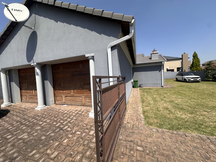 3 Bedroom Property for Sale in Thatchfield Estate Gauteng