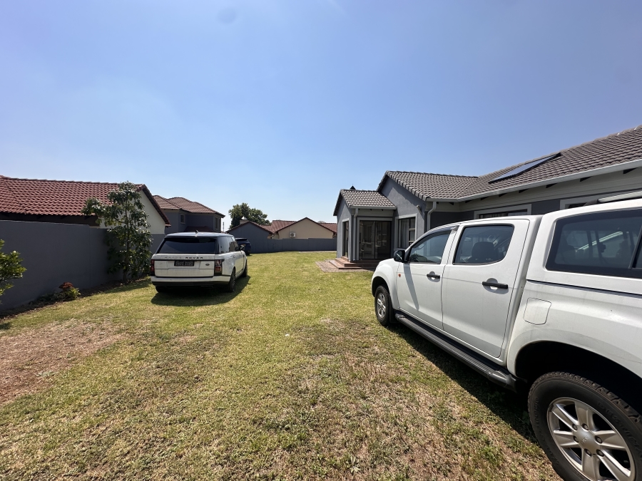 3 Bedroom Property for Sale in Thatchfield Estate Gauteng