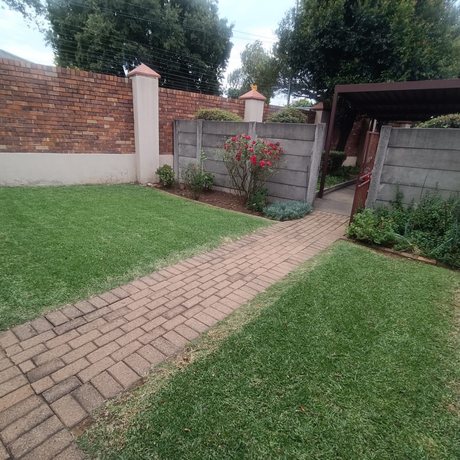 To Let 2 Bedroom Property for Rent in Bergbron Gauteng