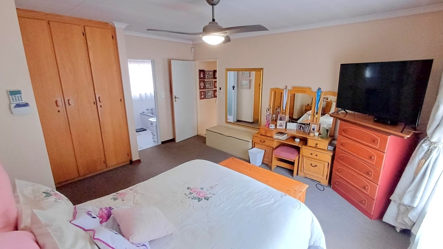 3 Bedroom Property for Sale in Zwartkop Gauteng