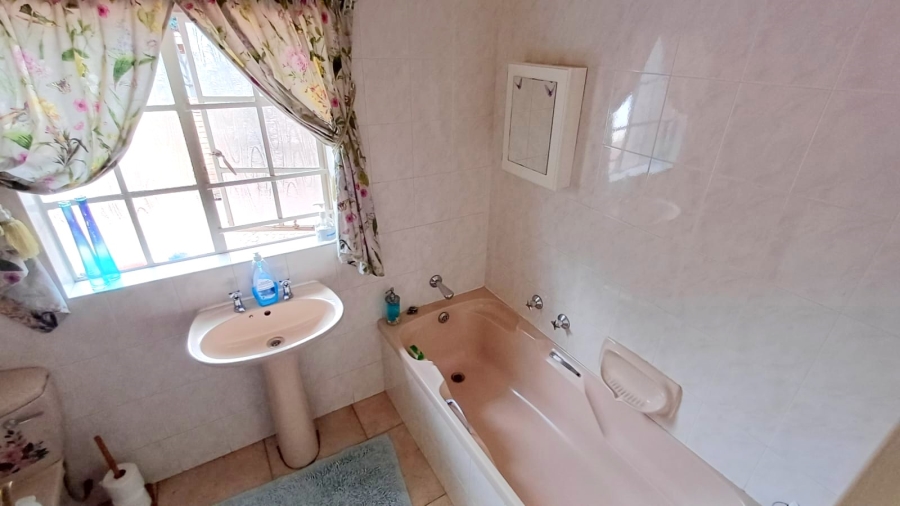 3 Bedroom Property for Sale in Zwartkop Gauteng