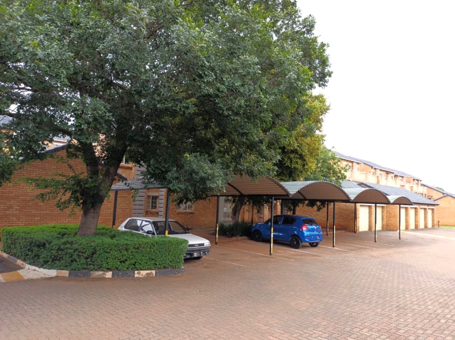 To Let 2 Bedroom Property for Rent in Monavoni Gauteng