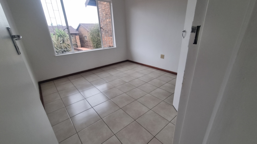 2 Bedroom Property for Sale in Illiondale Gauteng