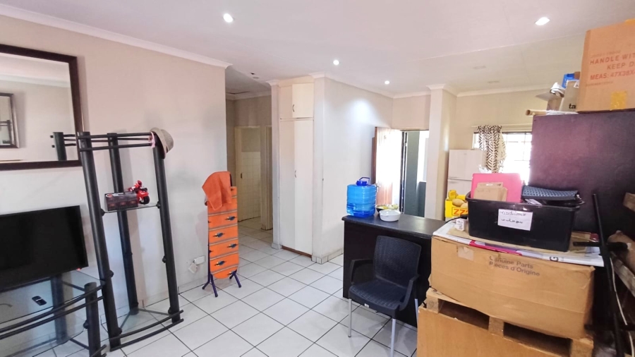 3 Bedroom Property for Sale in Die Hoewes Gauteng