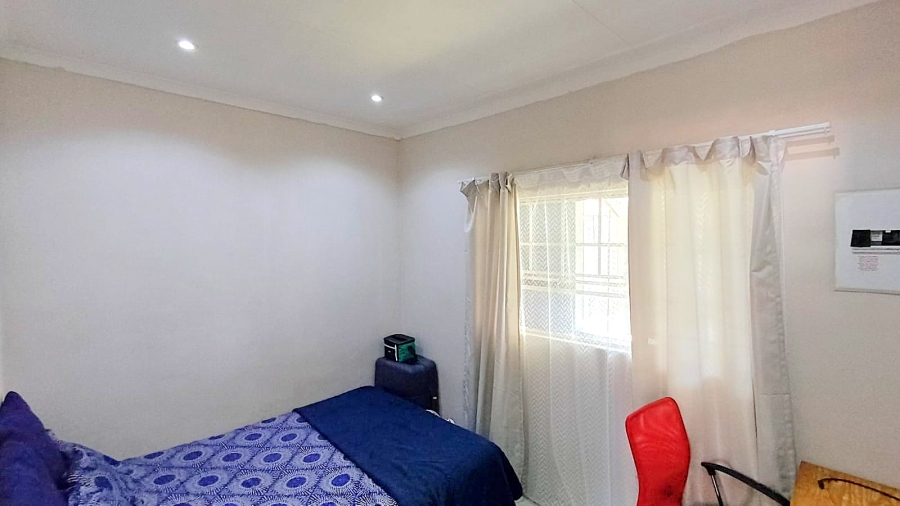 3 Bedroom Property for Sale in Die Hoewes Gauteng
