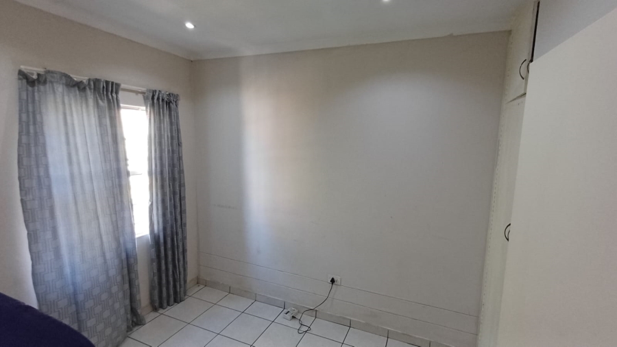 3 Bedroom Property for Sale in Die Hoewes Gauteng