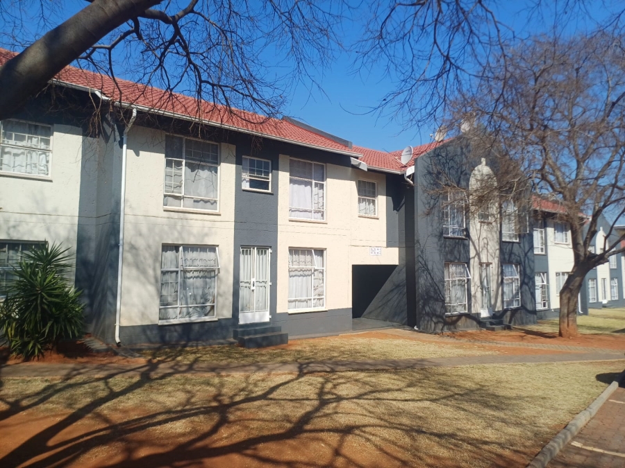 3 Bedroom Property for Sale in Die Hoewes Gauteng