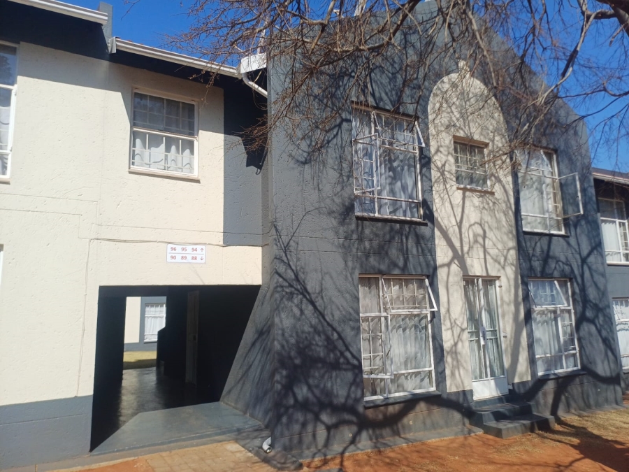 3 Bedroom Property for Sale in Die Hoewes Gauteng
