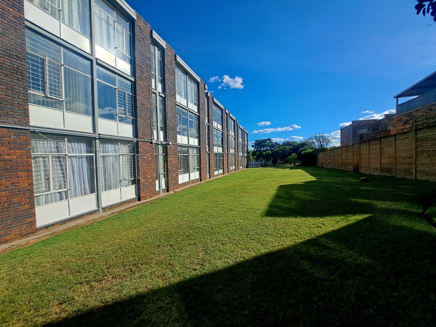 To Let 2 Bedroom Property for Rent in South Crest Gauteng