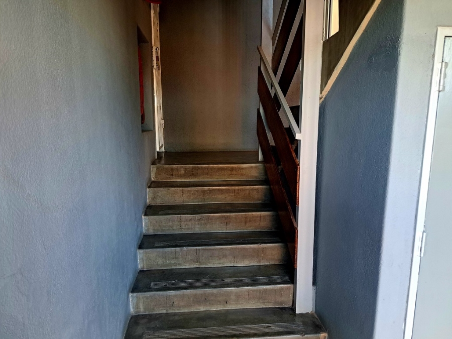 To Let 2 Bedroom Property for Rent in South Crest Gauteng