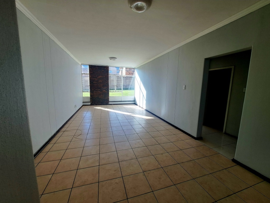 To Let 2 Bedroom Property for Rent in South Crest Gauteng
